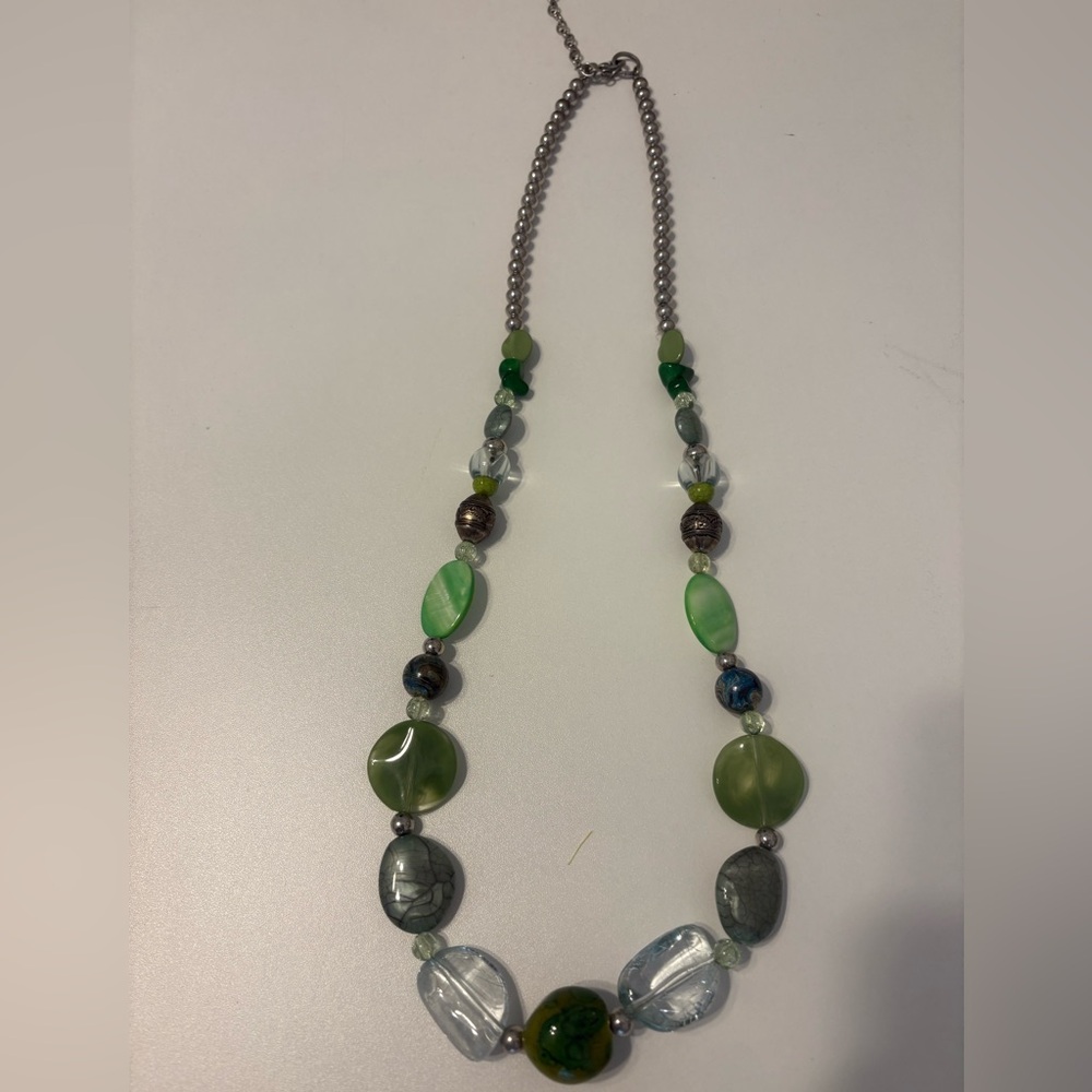 Elegant Green and Silver Beaded Necklace
